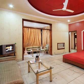 Hotel Mandakini Palace Канпур Екстериор снимка